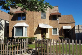 Great Chicago getaway 2 bedrooms Sleeps 1 to 4
